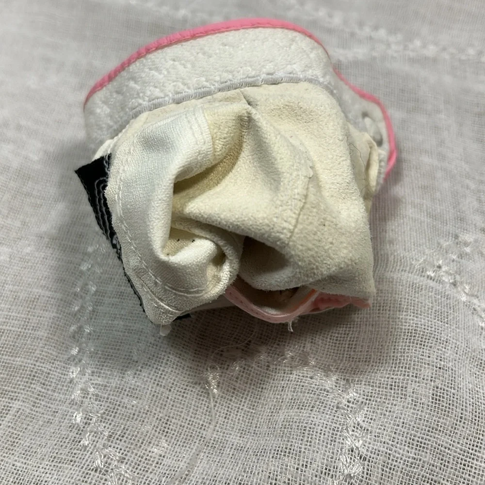 Cabretta left leather golf glove
